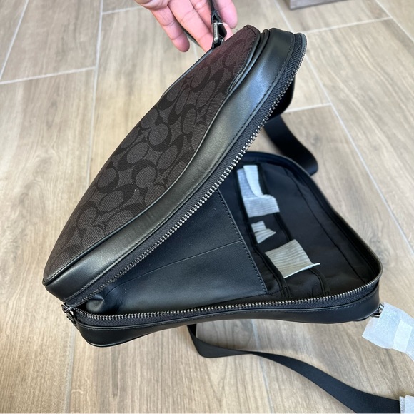 Coach Graham Slim Brief In Signature Canvas - Picture 7 of 9